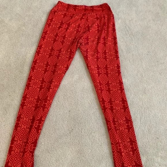 Like NEW LuLaRoe red pattern prints leggings, OS - Picture 1 of 12